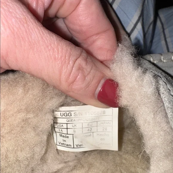 UGG Women’s Ansley Gray Slipper - rubber bottom. Size 11 -RUNS SMALL - Picture 11 of 14